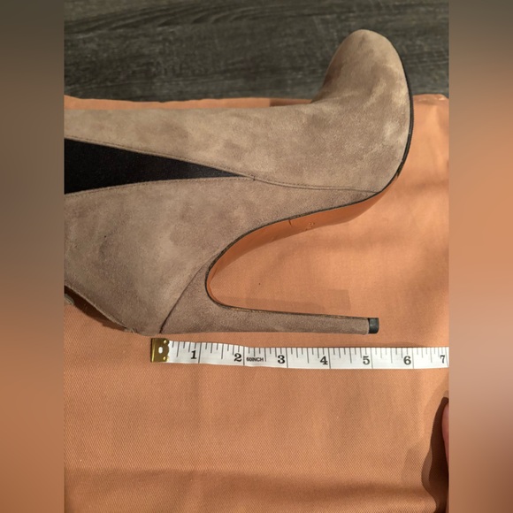NWT Alaia Taupe & Black Suede Boots - Picture 12 of 16